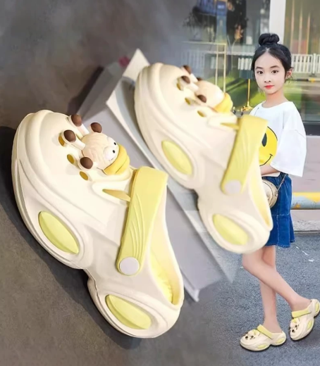 Children's slip-on shoes for girls, summer 2026 new style, outdoor wear, anti-slip girls' beach bag-style princess flip-flops